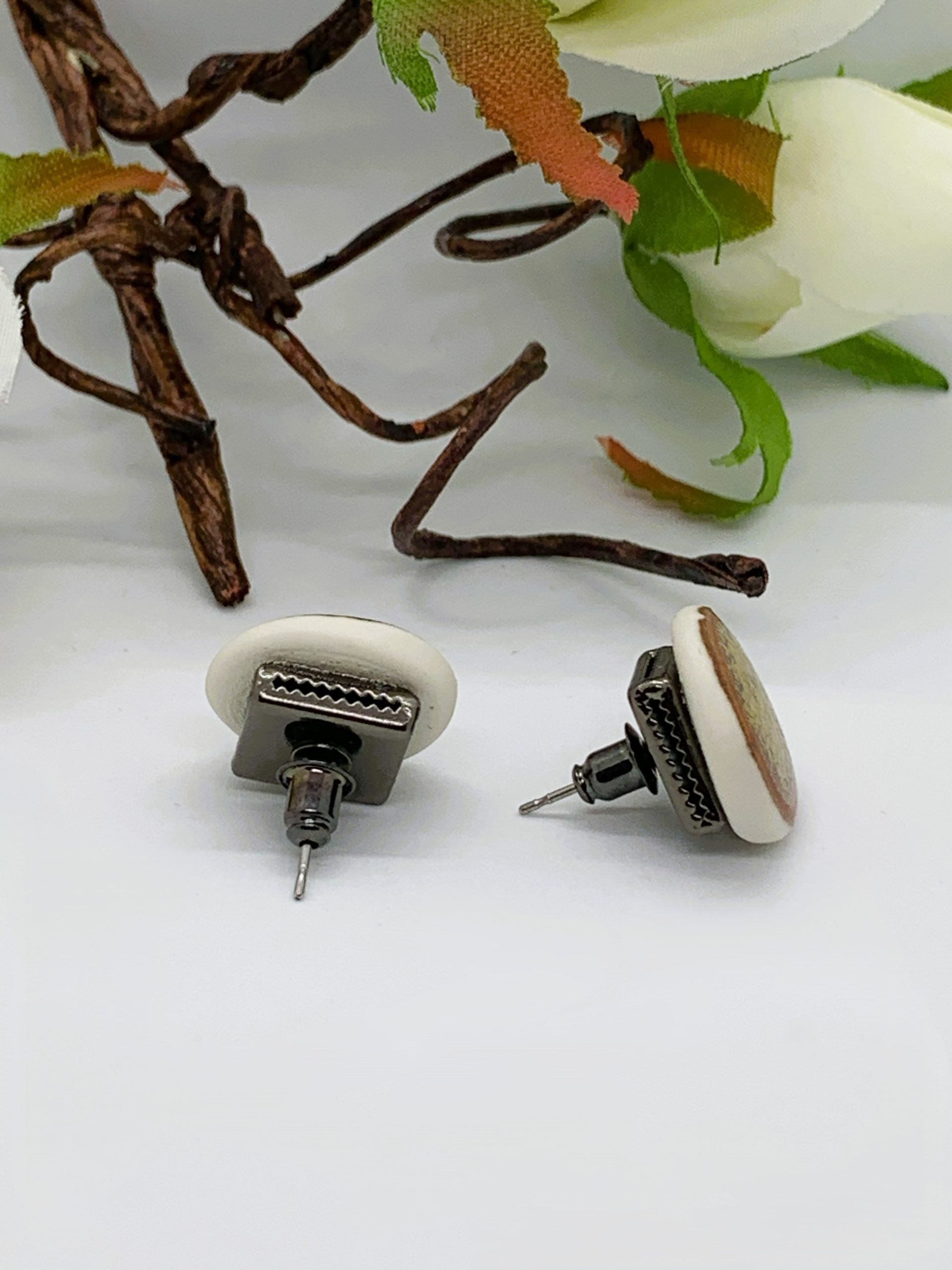 Clous d'oreilles porcelaine SUNNY - Arrière monture acier
