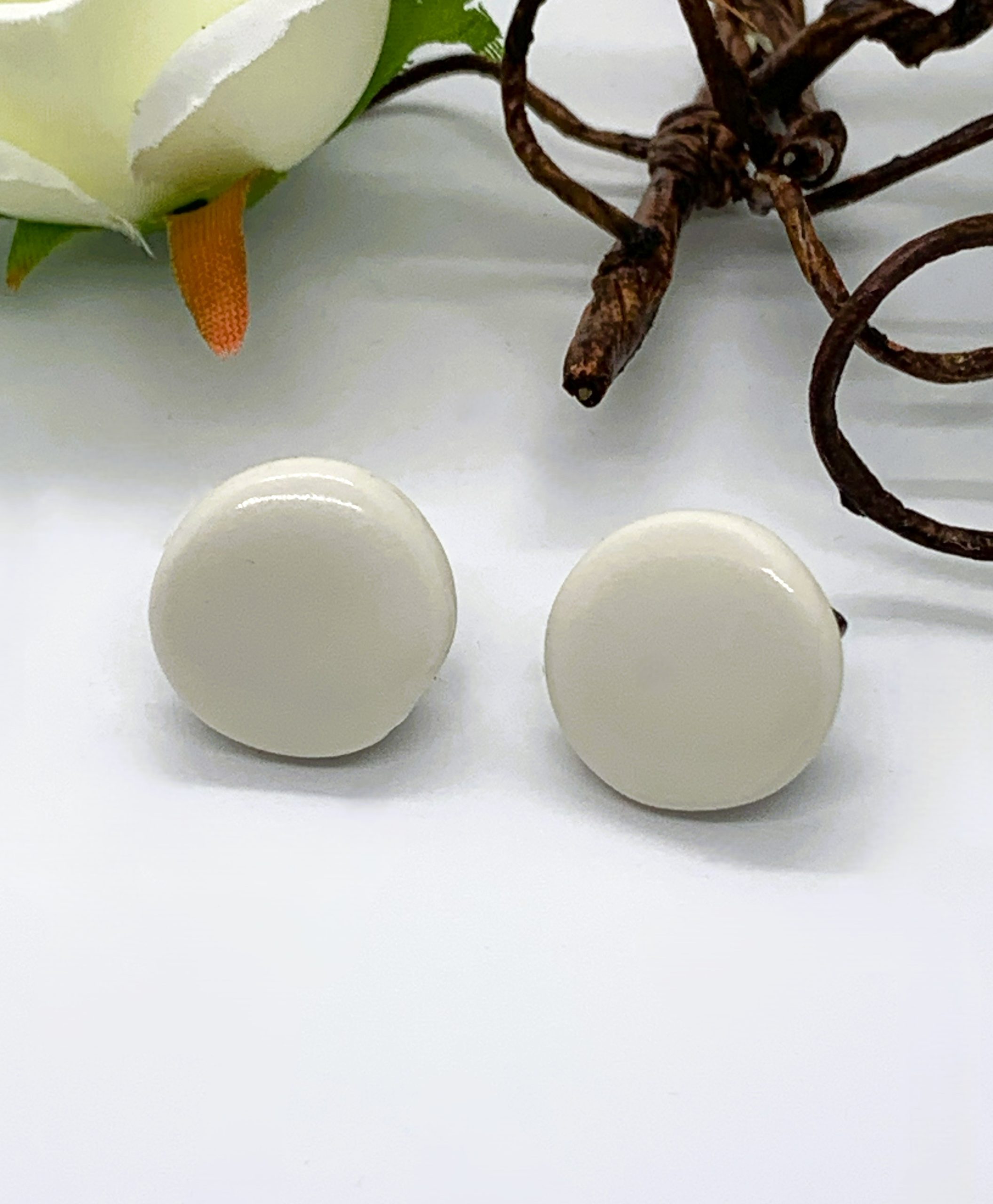 Clous d'oreilles porcelaine SUNNY - Email transparent